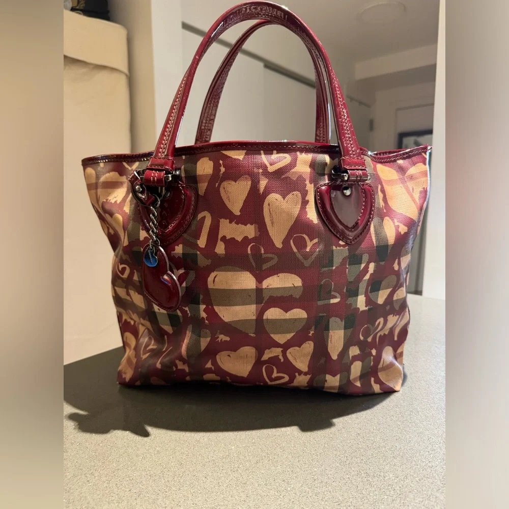Burberry Valentine Limited Edition Hearts Tote - Picture 2 of 8